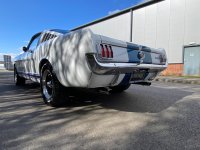 FORD MUSTANG
