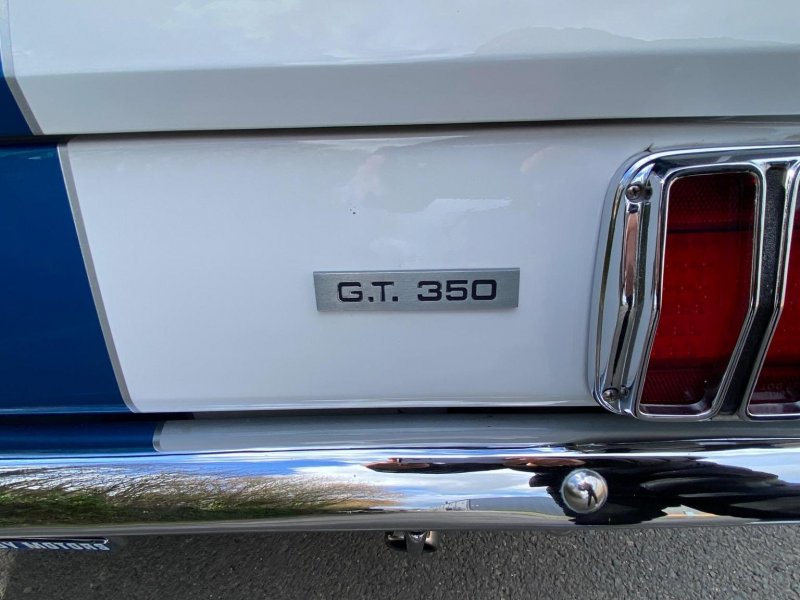 FORD MUSTANG