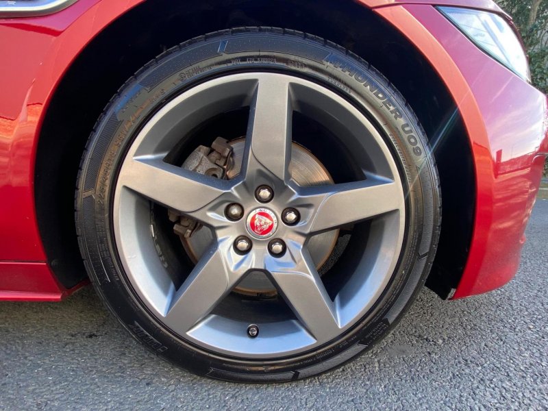 JAGUAR XE