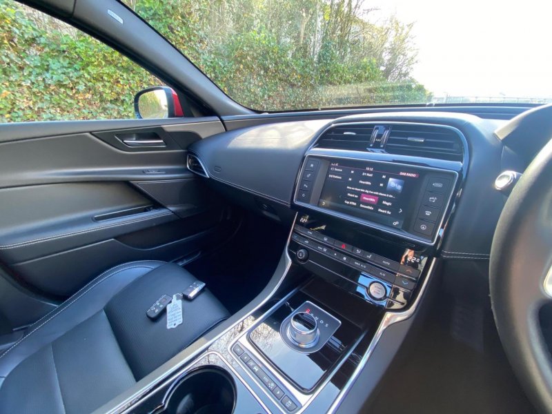 JAGUAR XE