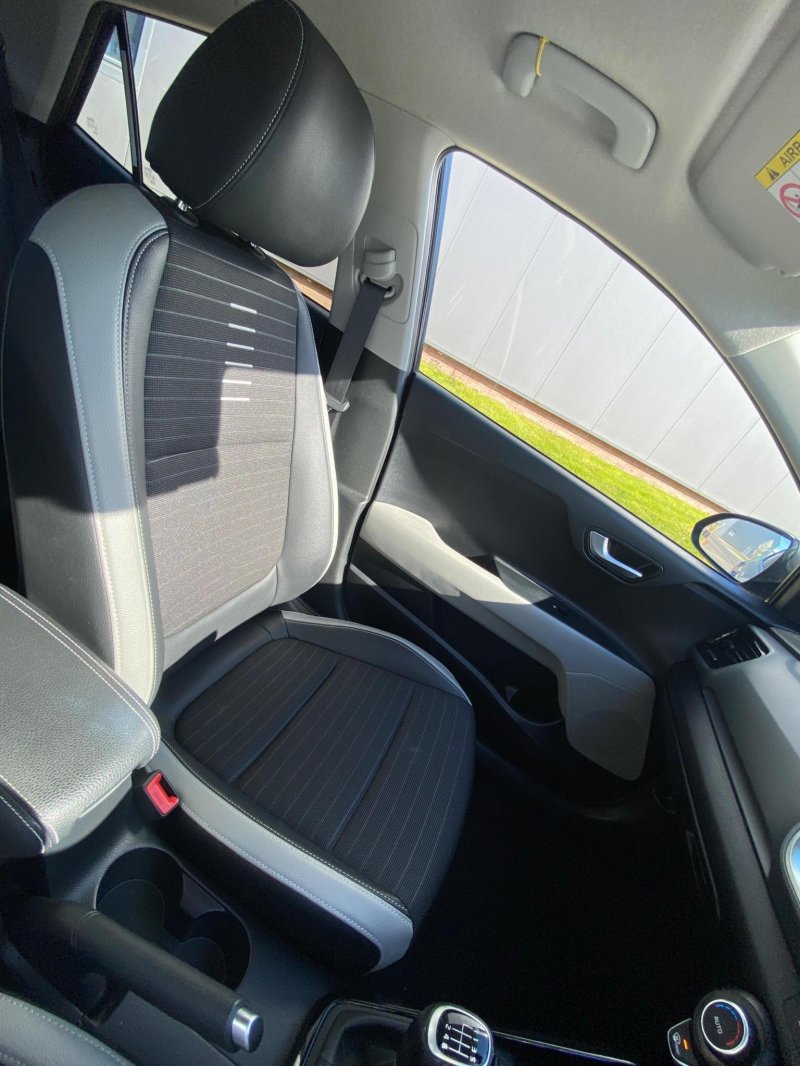 KIA STONIC